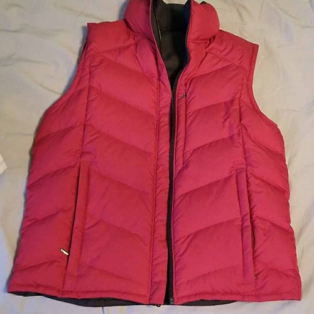 Reversible columbia puffer vest